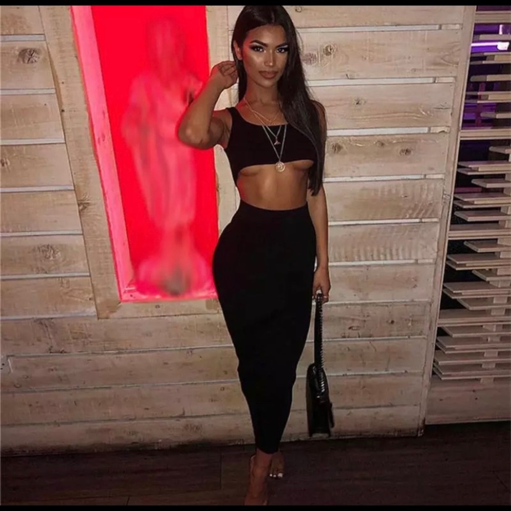 Cropped Top& Pencil skirt.
